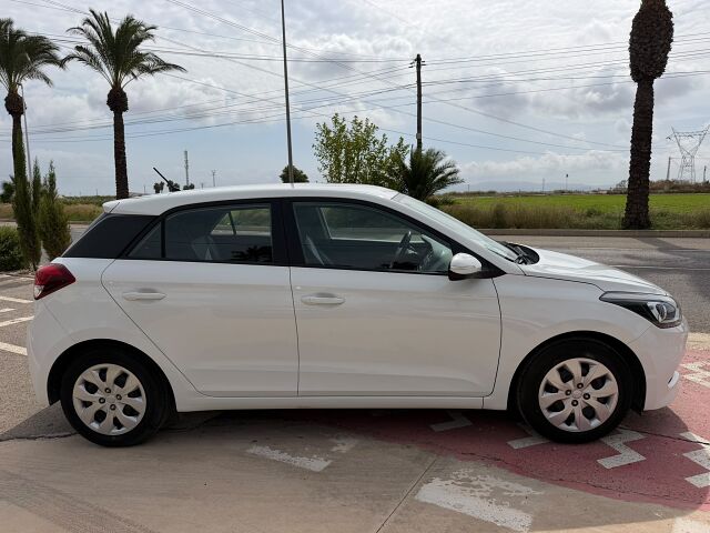 HYUNDAI I20 ACTIVE 1.2 PETROL SPANISH LHD IN SPAIN ONLY 21000 MILES SUPERB 2017